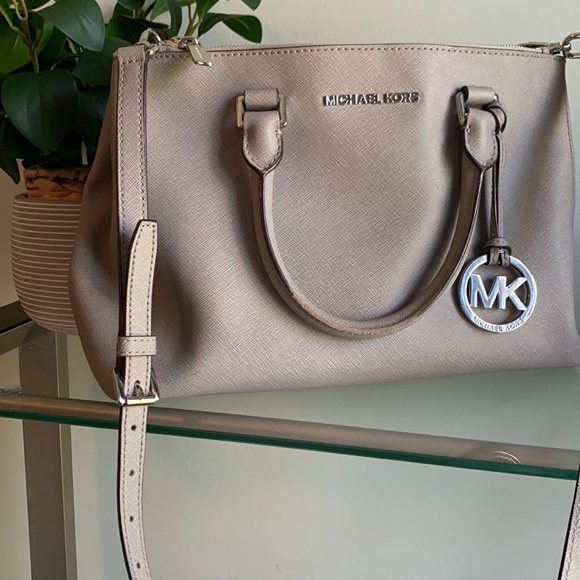 Micheal Kors Gray/Silver Bag - Picture 5 of 15